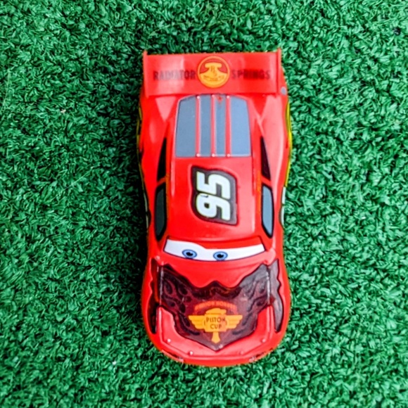 Disney Pixar Cars Lighting Mcqueen Battery Operated LR44 Button Toy Car EUC - Picture 2 of 7